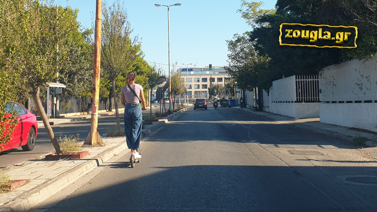 Οδήγηση στην αριστερά πλευρά του δρόμου με ηλεκτρικό πατίνι
